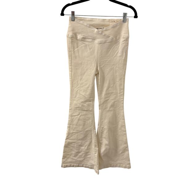 NEW FREE PEOPLE Venice Beach High Rise Flare In Worn White Sz 25 Stretchy - Picture 3 of 9